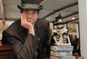 Actor on Charles Riverboat Company Haunted Cruise